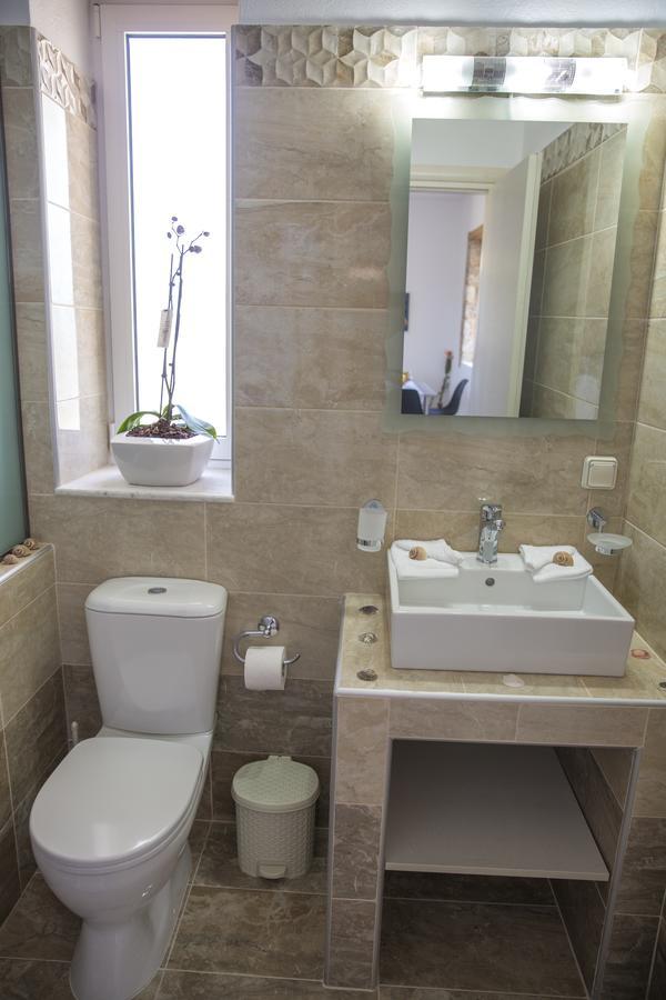 G&K Stone Suites Haraki Exteriör bild